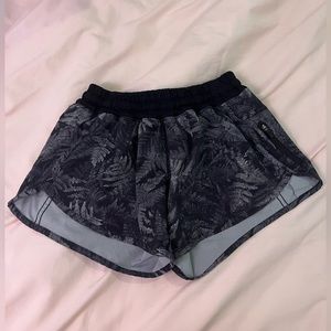 Lululemon Hotty Hot Short